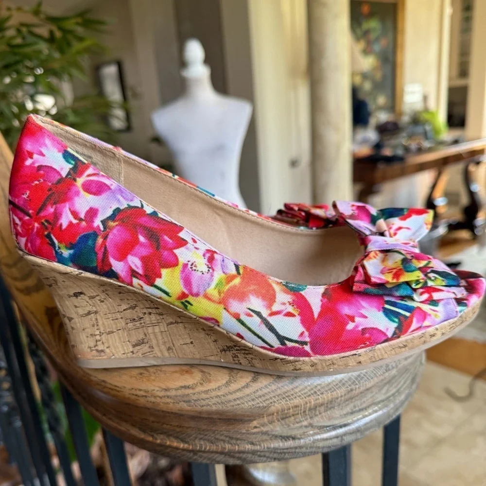 Dex flex comfort ladies floral wedges very good condition nine wide 3 inch heel
